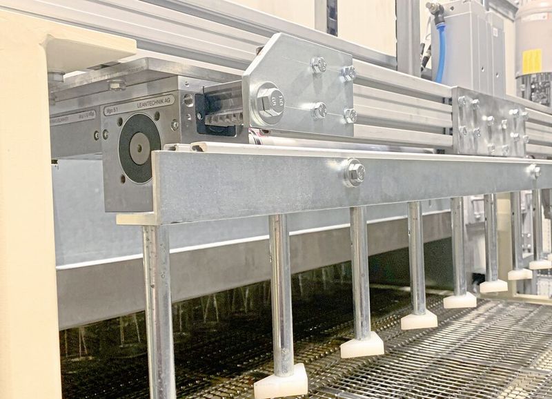 Die Getriebe sind mit einer vierfach-rollengeführten Zahnstange ausgestattet und können die Zuführeinheit deshalb hochgenau positionieren. (Bild: Arthur Weissbach GmbH)