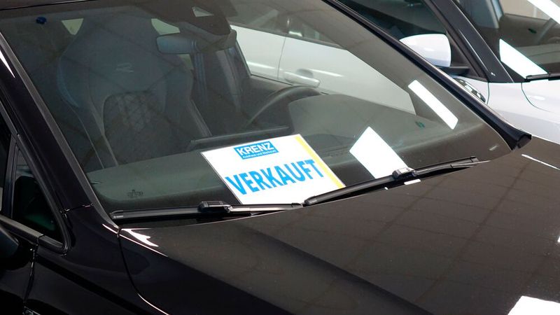 Auch als Autohändler ist das Unternehmen erfolgreich, in den besten Jahren setzte es bis zu 1.000 Fahrzeuge ab. Und so konnte Gründer Wolfgang Krenz sein Lebenswerk in Bestform an seine Tochter Jennifer übergeben. (Bild: Rosenow – VCG)