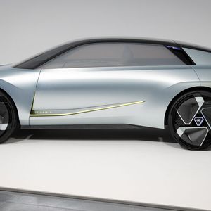 Die Studie „Opel Experimental“ gibt einen mehr oder weniger seriennahen Ausblick auf das 2025 debütierende neue Kompaktmodell.(Bild:  Opel)