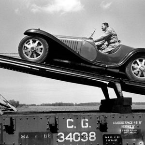 Hier ein Bugatti Type 55. Er war die Sportwagenversion des Grand-Prix-Rennwagens Type 54 und wurde von 1932 bis 1935 produziert. Sein 2,3-Liter-Reihen-8-Zylinder leistete 130 PS.(Bild:  David Gullick)