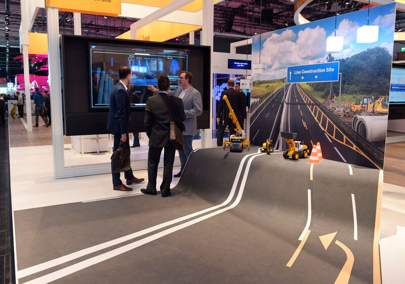 Digital Business Solutions am Stand von SAP in Halle 4: Verkehrsüberwachung, autonomes Fahren und intelligente Steuerung von Straßenbaumaßnahmen. (Deutsche Messe)