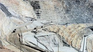 Bingham Canyon Mine, Kupfermine am Rande von Salt Lake City, Utah: eines der zehn größten Kupferbergwerke der Welt. (Bild: Fraunhofer Umsicht)
