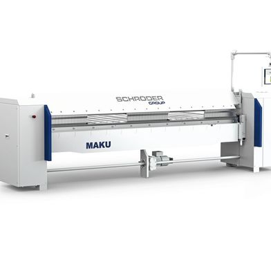 Das Oberwangenpaket der Schwenkbiegemaschine Maku eröffne die Möglichkeit, kastenförmige Werkstücke zu fertigen. (Bild: Schöder-Group)