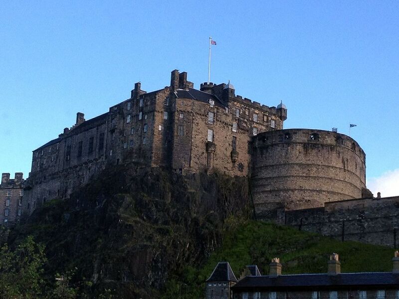 Das Wahrzeichen der Stadt: das Edinburgh Castle. (Archiv: Vogel Business Media)