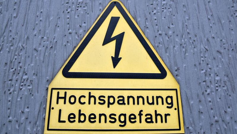 In manchen DataCenter-Bereichen darf einfach jemand ohne Schulung keinen Zutritt haben. (Bild: ©  Elke Hötzel - stock.adobe.com)