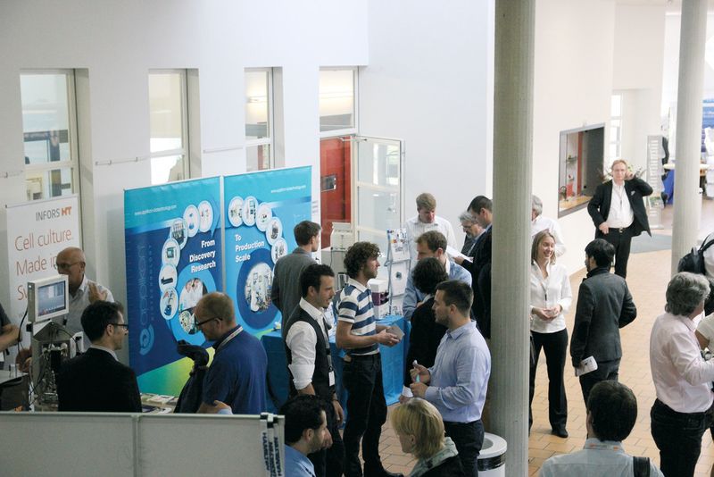 Exchange in action: Biotech 2014 at the ZHAW Institute of Biotechnology is an interface platform which builds a bridge between research and application. The event also included a small in-house exhibition. (Picture: PROCESS)