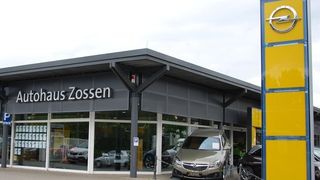 Der alteingesesse Zossener Automobilhändler hat die aktuelle Opel-CI umgesetzt. (Foto: Holz)