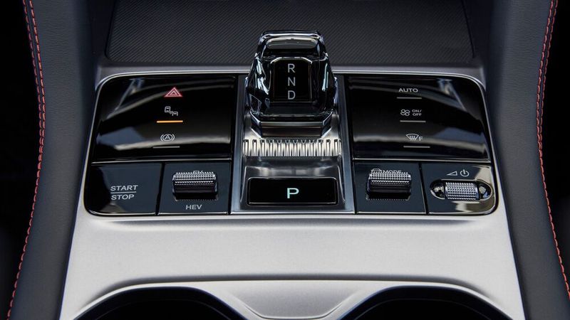 Etwas unscheinbar, aber keineswegs deplatziert: der Start-Stop-Knopf im Seal U. (Bild: BYD)