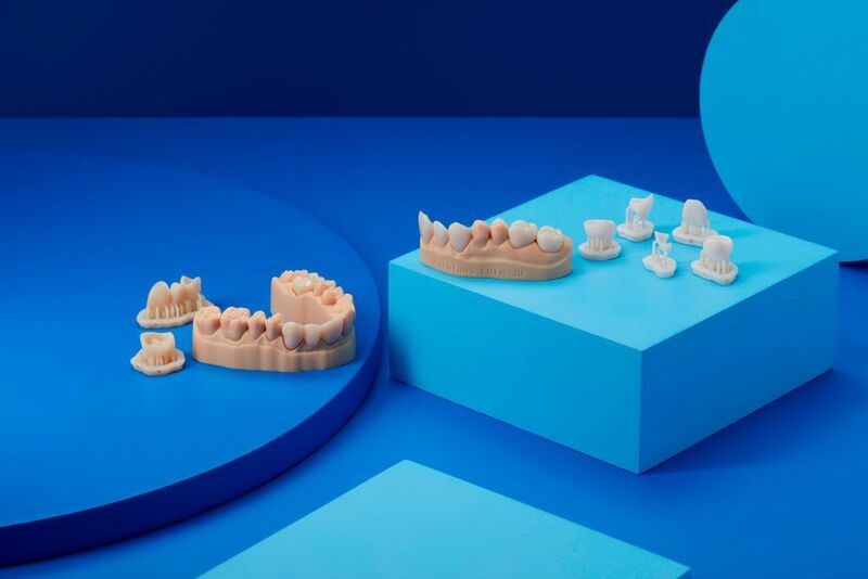 Formlabs hat Permanent Crown Resin zusammmen mit dem Bremer Dentalunternehmen Bego entwickelt. Der zahnfarbene, keramisch gefüllte Kunststoff eignet sich für den 3D-Druck von permanenten Einzelkronen, Inlays, Onlays und Veneers. (Formlabs)