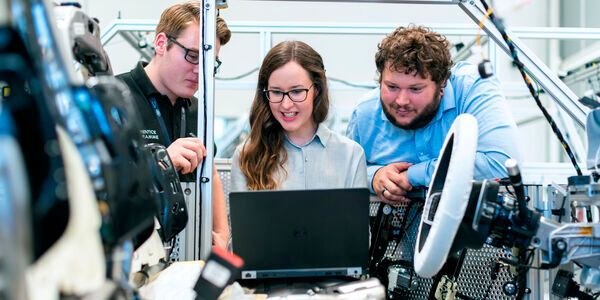 Vor allem Entwicklungsingenieure für den Bereich Automotive und Antriebstechnik sind weniger gefragt.(Bild:  gemeinfrei / Pexels)