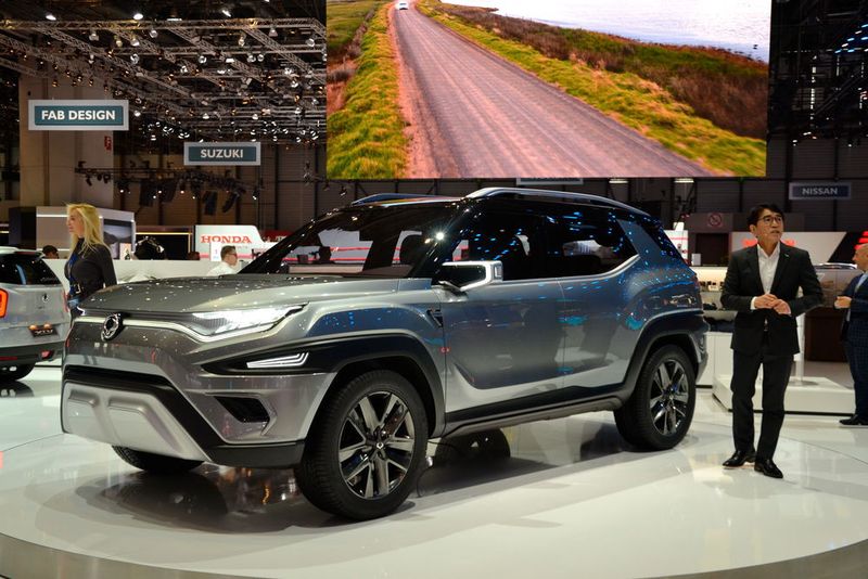 Mit dem Konzeptfahrzeug XAVL gewährt der koreanische Hersteller Ssangyong einen Ausblick auf die Neuauflage seines Mittelklasse-SUVs Korando.  (Mauritz / »kfz-betrieb«)