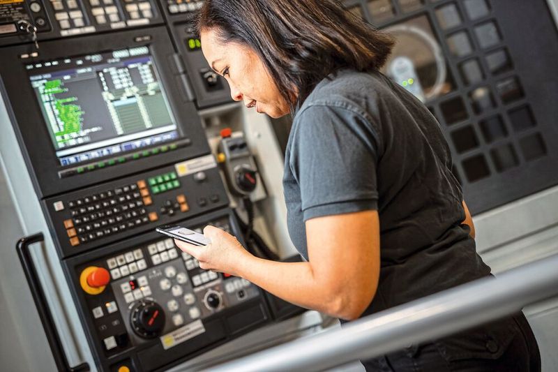 Mehr Soft- statt Hardware: Die Digitalisierung sorgt auch bei Zerspanungswerkzeugen dafür, dass Fertigungsbetriebe die Abläufe vom CAM-System bis zur Bearbeitung beschleunigen und somit wirtschaftlicher und produktiver arbeiten können.  (Sandvik Coromant)