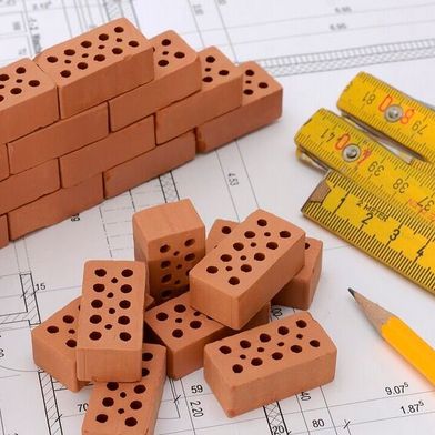 Trotz der aktuell sinkenden Zahlen erwarten Arbeitsmarktexperten mittelfristig wieder steigenden Bedarf – insbesondere durch Digitalisierung, Klimaschutzmaßnahmen, demografischen Wandel und Investitionen. (Bild: frei lizensiert / Pixabay)