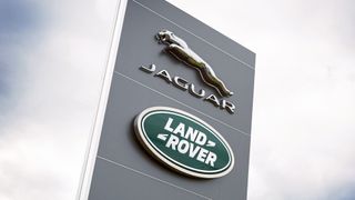 Der britische Autobauer Jaguar Land Rover ist derzeit das Ziel von Cyberkriminellen. (Bild: JLR/Chris Brown)