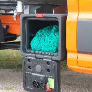 Der Crafter als Drei-Seiten-Kipper kann auch mit weiterem Zubehör von Schoon, darunter Boxen, Laubgitteraufsätzen oder Beleuchtung branchenspezifisch ausgestattet werden.(Bild:  VW Nutzfahrzeuge)