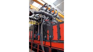 Position und Neigungswinkel der 16 umlaufend angeordneten Turbinen wurden durch Computersimulation ermittelt. Dadurch ist gewährleistet, dass der geforderte Reinheitsgrad von SA 2,5 bei allen Stahlkonstruktionen erzielt wird.  (Bild: Rösler)