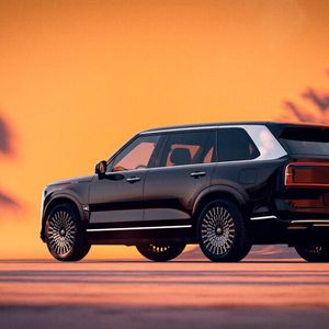Optisch bildet das über fünf Meter große Luxus-SUV eine Mischung aus BMW X7, Range Rover und Rolls-Royce.(Bild:  Zeekr)