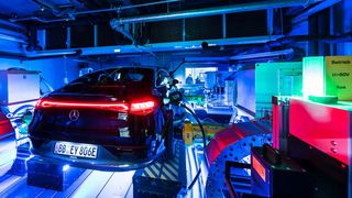 Der Ladevorgang eines Autos ist stark von Software geprägt. Die OEMs wollen diesen Teil der Wertschöpfung kontrollieren. (Mercedes-Benz)