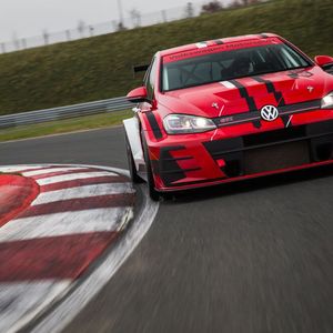 Das Bodykit macht den Golf rund 40 Zentimeter breiter.(Bild:  VW Motorsport)