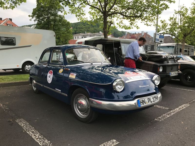 Auch dieser Panhard PL17 aus dem Jahr 1959 gehört einem Händler: Benjamin Schneider, Citroën-Händler aus Heilbronn. Er gewann den zweiten Startplatz von »kfz-betrieb«. (Grimm)