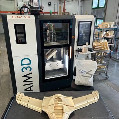 La stampa a granuli (FGF) rende economicamente vantaggiosa la produzione di componenti funzionali di grandi dimensioni realizzati con polimeri ad alte prestazioni come l’Ultem 9085. (Bild: NEW AIM3D)