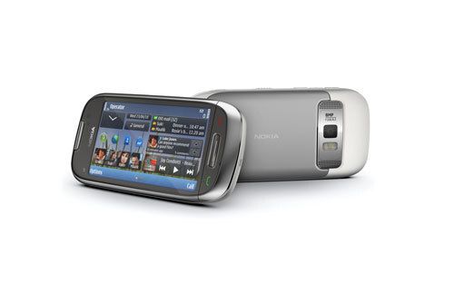 Für Social Networking ist das Nokia C7 prädestiniert und bietet optional drei verschiedene Startbildschirme. (Archiv: Vogel Business Media)