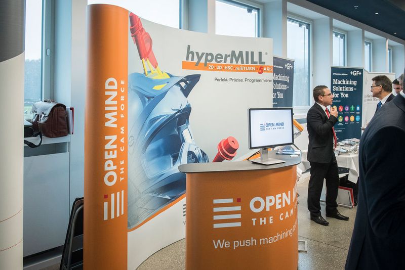 Der Kongress und die Tischmesse im Foyer boten einen angenehmen Rahmen für Gespräche und das Networking. (Thomas Entzeroth)