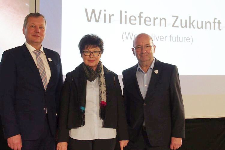 Die drei Geschäftsführer des Autohauses Hermann bringen das Unternehmen ins digitale Zeitalter: (v.l.) Michael Zimbal, Margret Ulma und Wolfgang Hermann. (Bild: Screenshot Hermann)