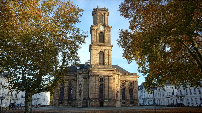 Die Ludwigskirche in Saarbrücken gehört zu den wichtigsten evangelischen Barockkirchen in Deutschland und wurde 1775 nach Plänen des Baumeisters Friedrich Joachim Stengel vollendet. (Bild:  Luxwerk)