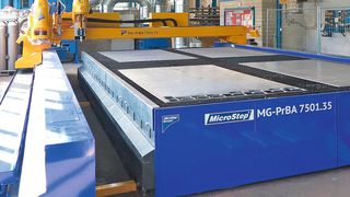 Die Firma WERNER Fercher AG hat in eine Plasmaschneidanlage aus der MG-Baureihe investiert. Ausgestattet ist sie mit einem R5-Plasma-Rotator, einem 2D-Autogenbrenner und einem vollautomatischen Bohrsupport. Die Arbeitsfläche der Anlage ist 7500 x 3500 mm. (Bild: Fercher)