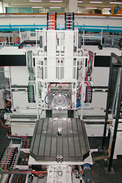 Der Peiseler-Drehtisch «ATU 2000» ist eine zentrale Komponente in der MCM-Werkzeugmaschine von Premium Aerotec in Augsburg. (MCM)