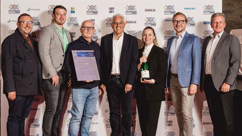 Das Heinz Autocenter aus Mainz zählt mit seiner vernetzten Autohaus-App, seiner familienfreundlichen Arbeitgeberstrategie und seiner zukunftsgerichteten Vertriebsstrategie zu den Gewinnerbetrieben des Automotive Business Awards 2025. (Stefan Bausewein)