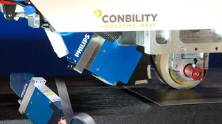 Ganz neu, und ein Highlight der kommenden JEC World 2018 in Paris, ist Conbility's Vcsel-Tapelege- und Tapewickel-Applikator. Vcsel akronymisiert die Kurzbeschreibung Vertical-Cavity Surface Emitting Laser. (Conbility)