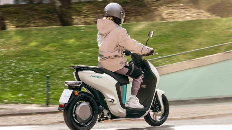 Der Motor ist in dem einarmig geführten Hinterrad integriert. (Bild: Yamaha)