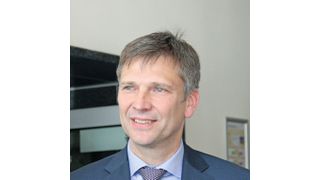 Georg Stawowy, Vorstand und CTO der Lapp Holding AG, Stuttgart, sagte auf einer Presseveranstaltung zum Thema Gleichstrom- statt Wechselstromnetz in Ilmenau: „Das überzeugendste Argument für einen Wechsel ist der Wirkungsgrad.“ (Reinhold Schäfer)