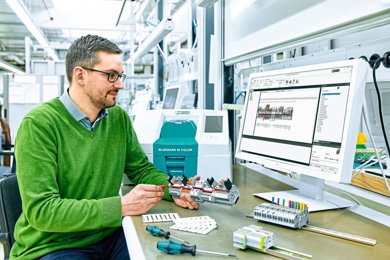 Bild 2: Die Integration der Software Project complete unterstützt effiziente Arbeitsabläufe in der Montage. (Phoenix Contact)