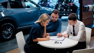 Vor der verbindlichen Bestellung muss der Privatkunde unbedingt die vorvertragliche Information zur Kenntnis genommen haben.  (Bild: © Михаил Решетников - adobe.stock.com)