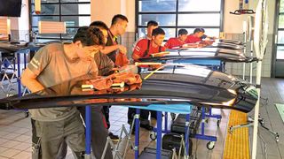 In anderen Regionen der Welt wird Smart Repair eine größere Bedeutung beigemessen als in Deutschland. Das wird sich in den nächsten Jahren ändern. Im Bild ein Training in China. (Bild: Betag Innovation/Beulentechnik AG)