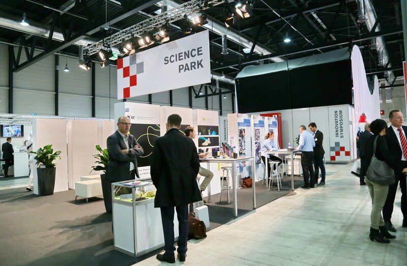 Die Swiss Medtech Expo 2015 in Luzern: 160 Aussteller aus den verschiedenen Bereichen der Medizintechnik zeigten ihre Lösungen und Spezialtechnologie den über 1.500 Fachbesuchern. (Anne Richter, SMM)