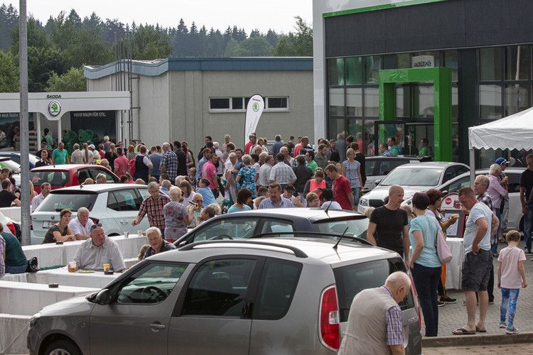 Den Startschuss in der neuen Immobilie markierte die bundesweite Einführung des Skoda Superb am 12. Juni, die Groß & Vogt viel Publikum bescherte. (Foto: Mirko Haude)