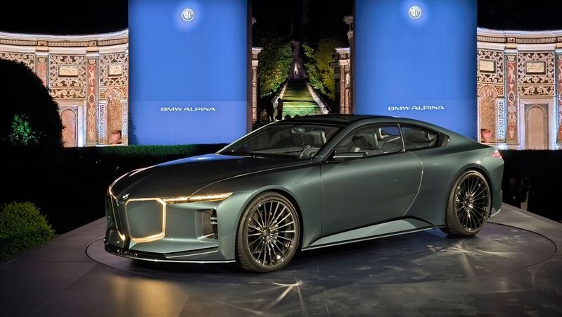 Im Garten der Villa d'Este am Comer See hat BMW den Vision Alpina enthüllt.(Bild:  SP-X/Mario Hommen)
