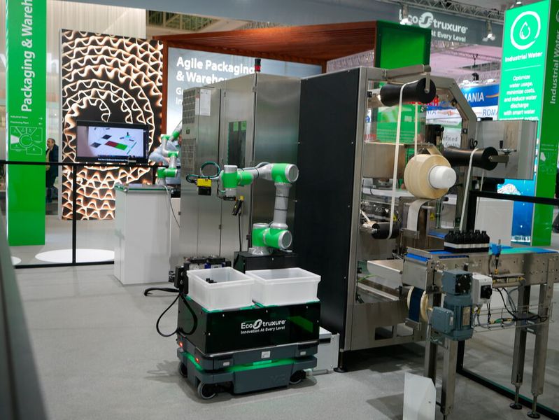 Schneider Electric demonstriert die Möglichkeiten von Eco Struxure für das Management einer mobilen Roboterflotte.  (Bild: Sandro Kipar/VCG)