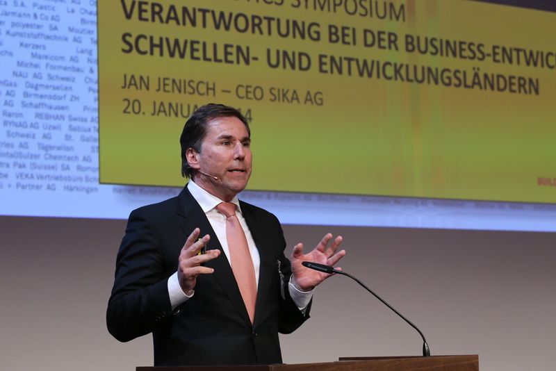 Jan Jenisch, Vorsitzender der Konzernleitung Sika referierte über das Thema «Verantwortung bei der Business-Enwticklung in Schwellen- und Entwicklungsländern.» (Bild: SMM)