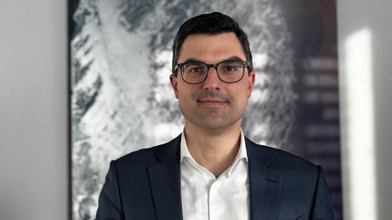 Dr. Stefan Engleder, CEO der ENGEL Gruppe, sieht den internationalen Spritzgießmaschinenbau in einer Phase vorsichtiger Neuordnung.(Bild:  Engel)