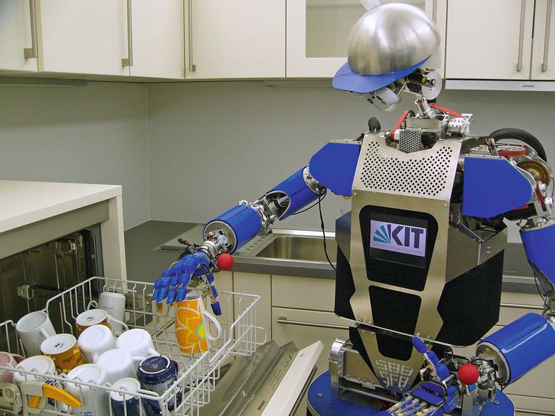 Eine äußerst komplexe Aufgabe ist es, die Geschirrspülmaschine zu bestücken. Selbst von Mensch zu Mensch unterscheidet sich die Lösung extrem. Da muss der Roboter einen eigenen Weg finden, diese Herausforderung zu meistern. (KIT)