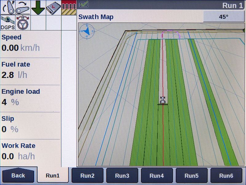 AccuTurn arbeitet sowohl im Anhängerbetrieb als auch mit Heckanbaugeräten. Der Maschinenführer kann Parameter wie Weite, Form der Kurve oder Ausgangspunkt für das Wenden einstellen. Der Abstand bis zum Beginn der Vorgewende-Drehung wird auf dem AFS-Monitor angezeigt. (Bild: Case IH)