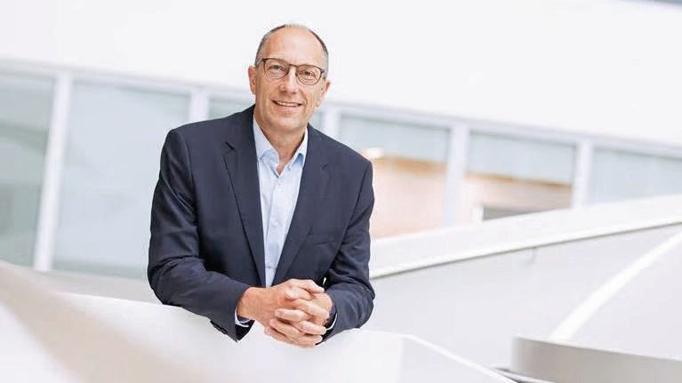 Peter Mohnen, Kuka CEO for many years, is leaving the company prematurely.(Image: KUKA)