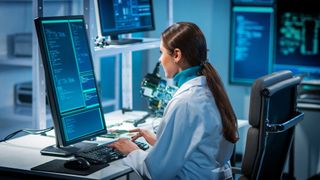 Vorbilder prägen. Doch für viele Mädchen fehlen genau diese, um eine Karriere oder ein Studium im MINT-Themenumfeld in Erwägung zu ziehen. (Bild: Maksim Shmeljov - stock.adobe.com)