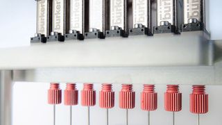 Abb.1: Für Anwendungen in Dosierarmen, Pipettierarmen oder Dosierrobotern zahlen sich das niedrige Gesamtgewicht und die kleinen Abmessungen der Whispervalve-Serie aus. (Bürkert)