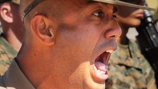 Beim United States Marine Corps mag dieser Führungsstil funktionieren – im modernen Unternehmen nicht. (Bild: commons.wikimedia.org/Corporal Shawn M. Toussaint)